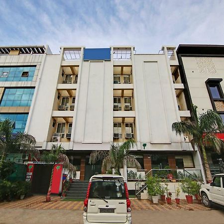 Capital O 32619 Hotel Sugar Palm กวาลิออร์ ภายนอก รูปภาพ