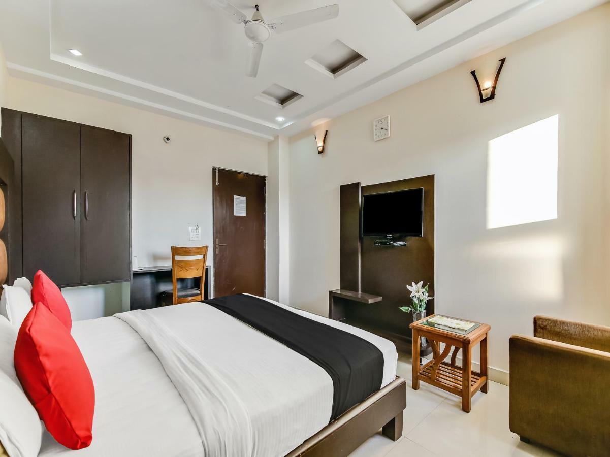 Capital O 32619 Hotel Sugar Palm กวาลิออร์ ภายนอก รูปภาพ