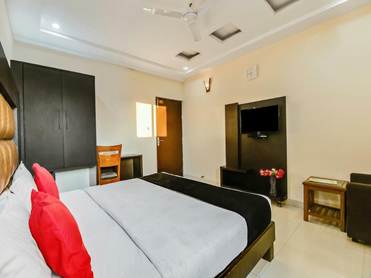 Capital O 32619 Hotel Sugar Palm กวาลิออร์ ภายนอก รูปภาพ