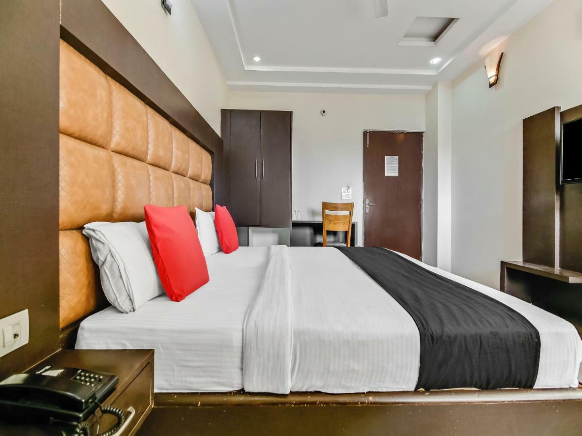 Capital O 32619 Hotel Sugar Palm กวาลิออร์ ภายนอก รูปภาพ