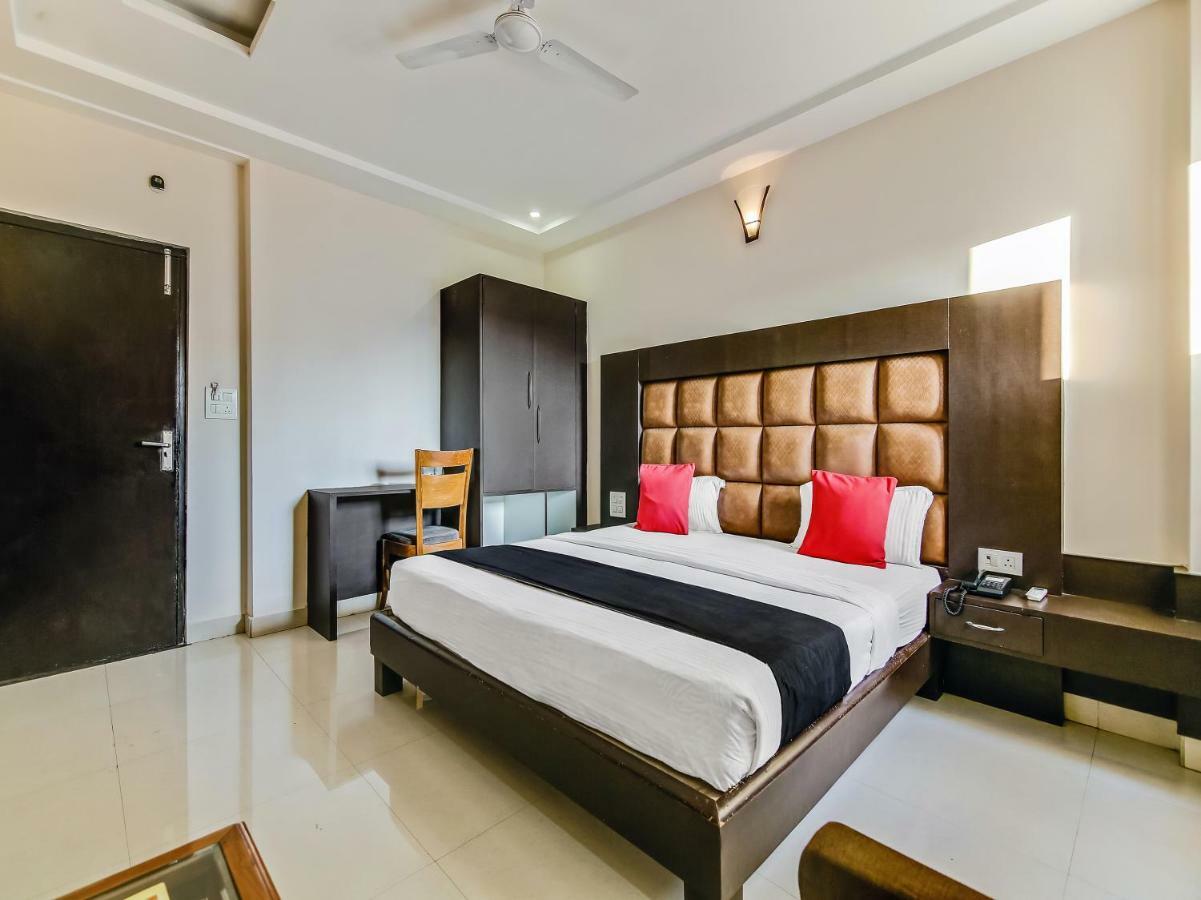 Capital O 32619 Hotel Sugar Palm กวาลิออร์ ภายนอก รูปภาพ