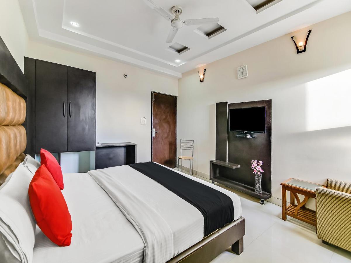 Capital O 32619 Hotel Sugar Palm กวาลิออร์ ภายนอก รูปภาพ